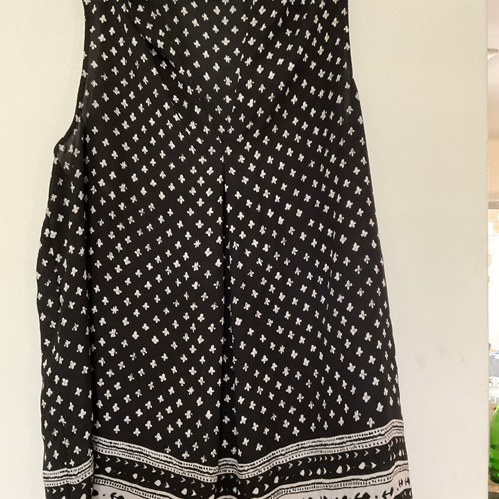 Black and White Patterned Sleeveless Blouse